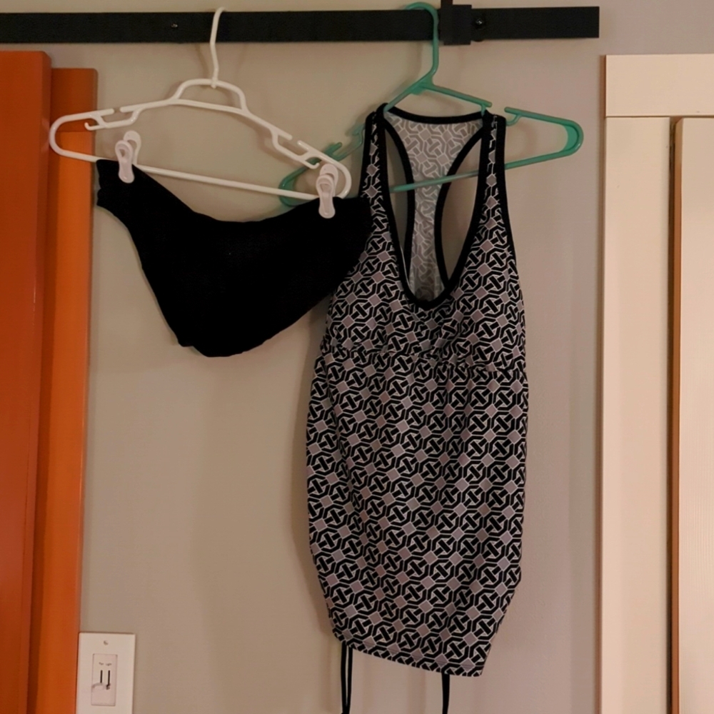 Liz Lange Maternity Swimsuit M bottoms L Top